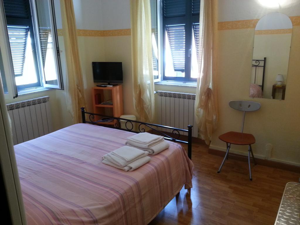 Affittacamere "In Piazzetta Da Vasco" Lerici Ngoại thất bức ảnh