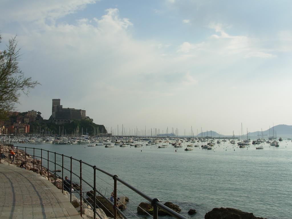 Affittacamere "In Piazzetta Da Vasco" Lerici Ngoại thất bức ảnh